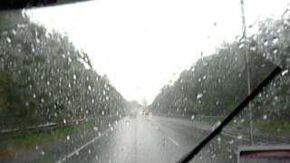 preview picture of video 'Heavy rain in a VW Splitscreen'