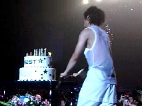 [FANCAM] 101113 B2ST CAKE @ M-NET ULTIMATE LIVE IN BKK  By :: NAMOON