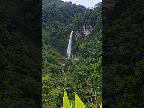 Catarata Santa Rosa,  ubicado en la provincia Padre Abad #ucayali #travel #selva #tingomaria #peru