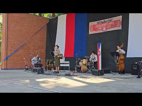 Amelie & The Good Boys Band JK - Cheek To Cheek