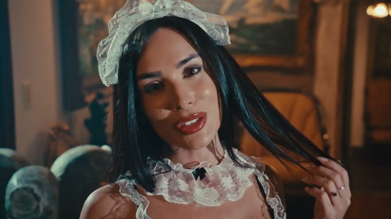 El Micha - Como Se Supone (Video Oficial)