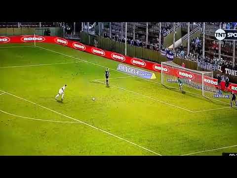 Pocho Cerutti atajando penales vs Gimnasia