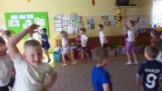 preview picture of video 'Zajęcia ruchowo-taneczne prowadzone przez instruktora tańca - część 1'