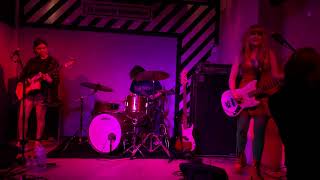 SKATING POLLY “Queen for a day” live La Lata de Bombillas Zaragoza 13/3/2022