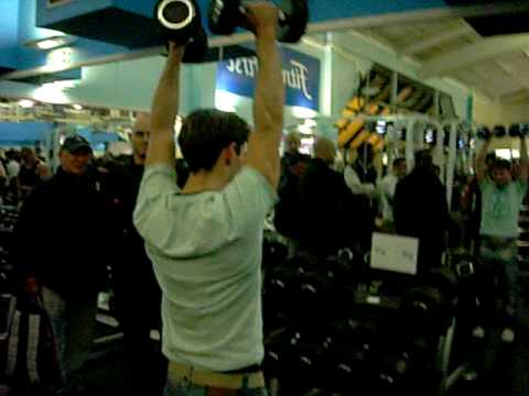 Training shoulders at Serge Nubret Seminar