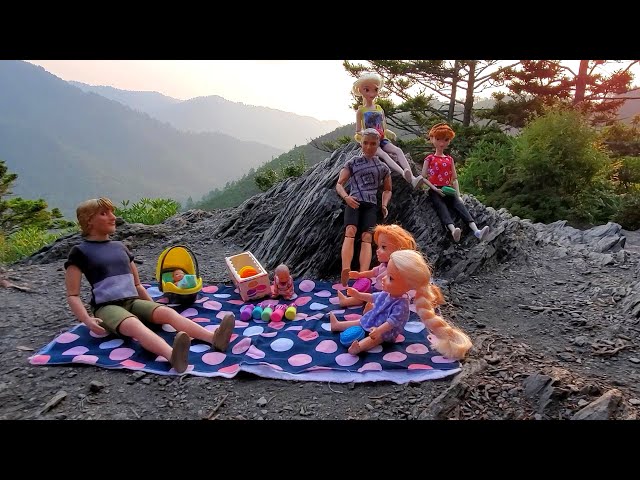Hiking ! Elsa & Anna toddlers - mountains - pop it fidget toys SDDEFAULT Thumbnail