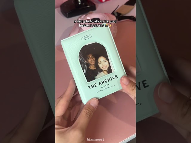Vídeo relacionado con Vienrose Mini Álbum de Fotos Polaroid Libro 104 Bolsillos 86 x 54 mm Imágenes para Fujifilm Instax Mini 9 11 12 25 26 40 50s 90 Evo Z2300 Cámara Instantánea, Polaroid Snap Beige Paquete de 1