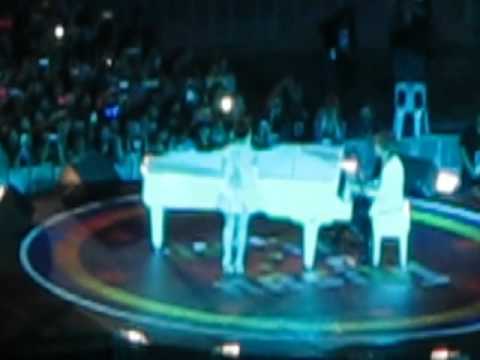 [Fancam] - 120407 Korean music wave in Bangkok 2012 - IU & TAEMIN