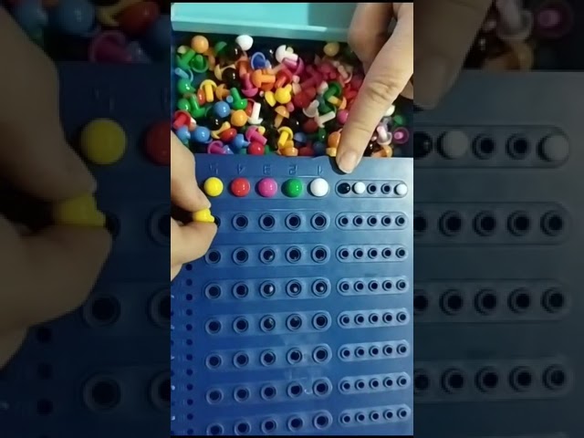 Vídeo relacionado con Cayro - Master Mind - + 7 Años - Acertar el Código Secreto - Juego de Mesa para Niños y Adultos - Combina Estrategia y Lógica - Ideal para 2 Jugadores