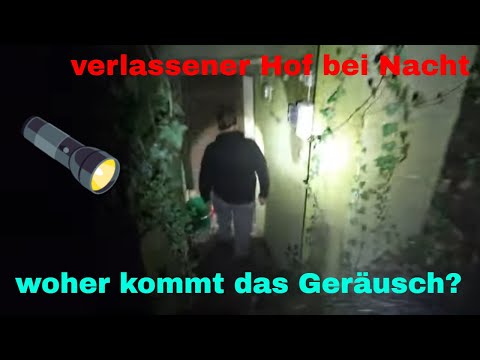 verlassener Bauernhof bei Nacht