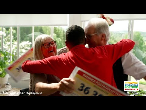 Glada vinnare i Torpshammar överraskas av Putte - Postkodlotteriet