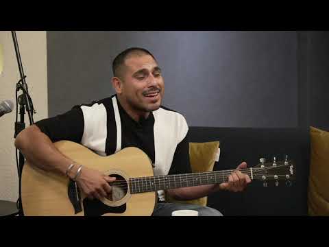 Espinoza Paz imitates Juan Gabriel and Luis Miguel