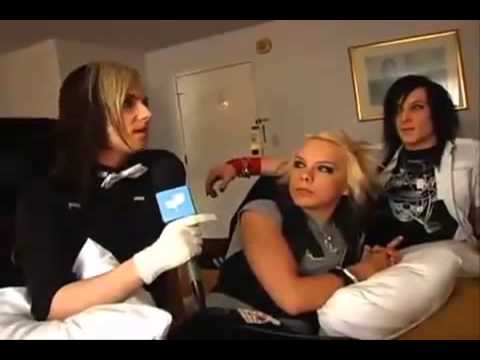 Страйфи говорит о Tokio Hotel, а Билл говорит о Cinema Bizarre