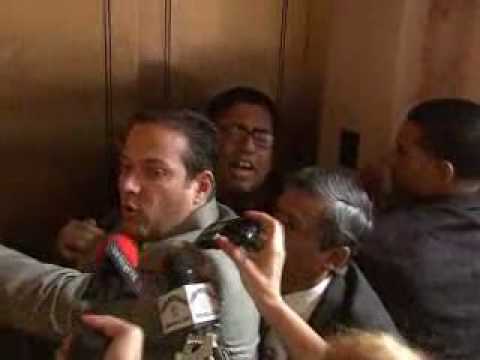 Noticentro 4/26/140 - Expulsan protestantes del Capitolio