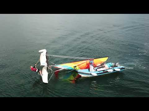 VDWS Academy - Catamaran aufrichten mit Motorboot Unterstützung