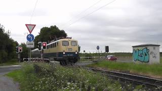 preview picture of video 'Bahnübergang Schaager Straße, Breyell ++ 140 423 mit E40 128 und Sonderzug ++ 14. Teil'