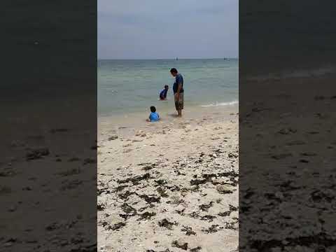 Kakak paling suka ke pantai. Pantai Remen, kec. Jenu -Tuban