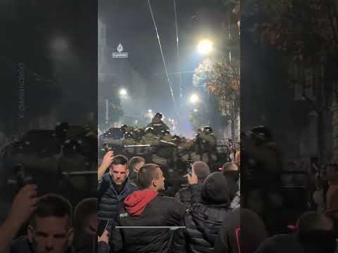 Protesters attack police as they withdraw from central Belgrade | AJ #shorts