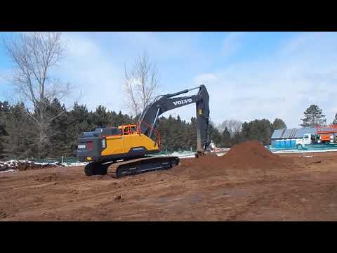 Nuss Volvo Excavators at New Iron Expo