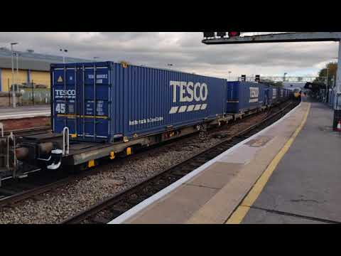 drs class 66108 clagging away to wentloog from Daventry drs Tesco