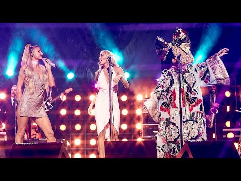 Miley Cyrus , Sia , Paris Hilton "Stars Are Blind"  Miley’s New Year’s Eve Party 2023 HD 1080p