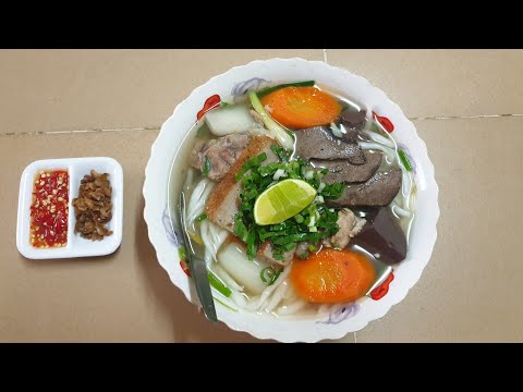 Cambodian Family Foods - Short Rice Noodles Soup With Pork ( Bor Bor Lort )