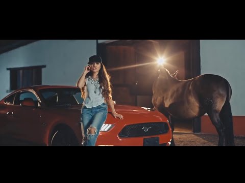 Ruby Escobar  -  Me Hacen los Mandados  (Video Oficial)