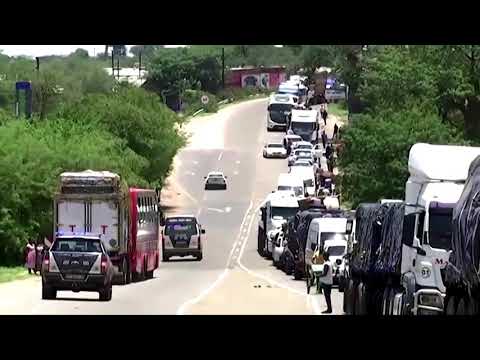 南アフリカ・ジンバブエ国境で少なくとも15人が死亡 (At least 15 dead in delays at South Africa-Zimbabwe border)