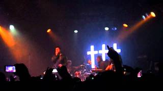 Crosses &quot;Bermuda Locket&quot; Live