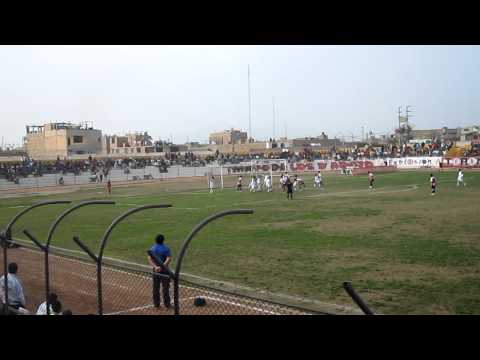 SCLB CUH UNION HUARAL VS ANSELMO BAZALAR 2011 CABEZAZO QUE PUDO SER GOL.MOV