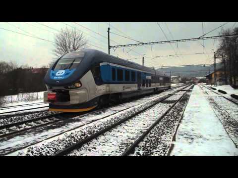 Příjezd a odjezd vlaku Os 7007 (ČD 844.004) - Klášterec nad Ohří, 22. 2. 2013