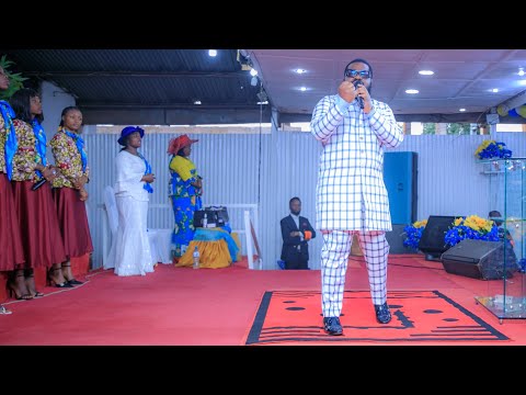Fr Emmanuel Musongo au ministère du combat spirituelle Lubumbashi moment d'adoration spontanée live