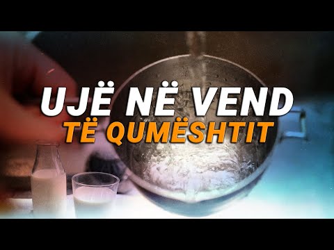 Hodhen uje ne vend te qumshtit! Ngjarja tronditese qe ju jep nje mesim te madh