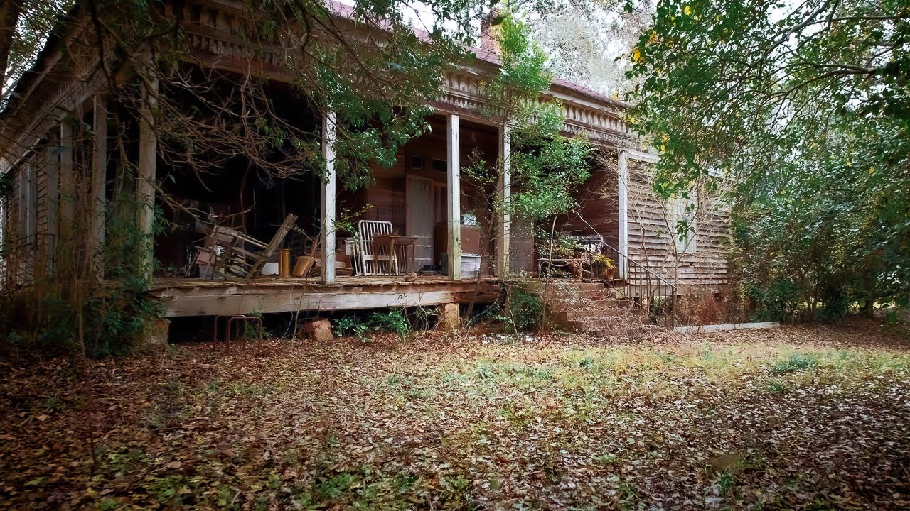ABANDONED 1800’s Farmhouse With EVERYTHING Left Behind