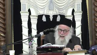 הרב אברהם יפה שלזינגר  מספיד כדרכו את הרב חיים קניבסקי זצ"ל