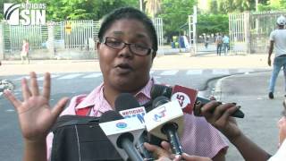 Como si fuera un juego, agentes piden “tani bol” a manifestantes en la UASD