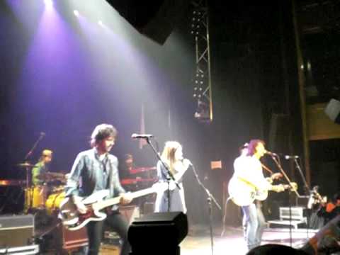 SIDONIE Y ANNI B.SWEET: HOMENAJE ANTONIO VEGA 22-11-2010