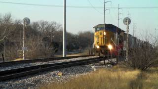 preview picture of video 'UP 8157 leading the M-FWEW at Ennis, Tx. 01/05/2010 ©'