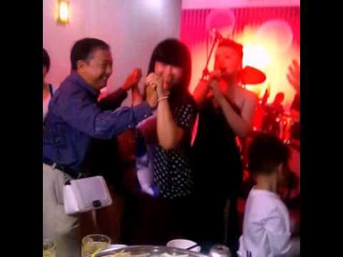 Thể hiện bởi Vy Oanh