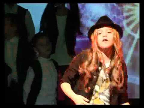 Femijet e Gezuar 2011 - Albana Berisha - Bota Gazmore.flv