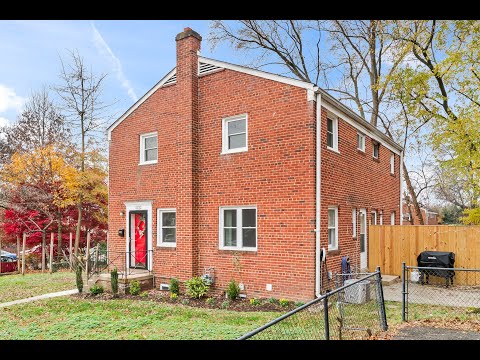Bright 2BR/2BA Home with Private Backyard in Alexandria property video