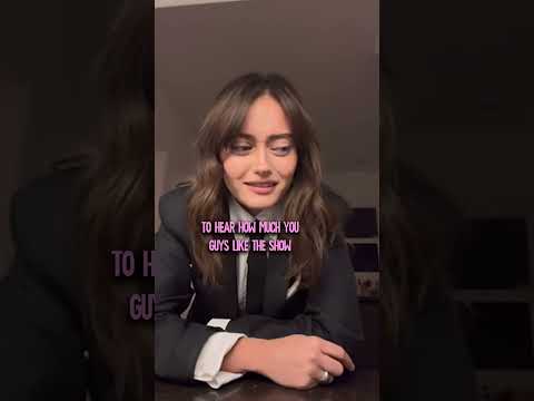 afbeelding Ella Purnell has a killer announcement. Sweetpea will return for Season 2.