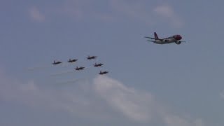 preview picture of video 'Edelweiss Air A320 mit Patrouille Suisse am Pistenfest Birrfeld, 25.08.2012'