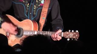 TOMMY EMMANUEL  THE TRAILS   KENDAL 2012