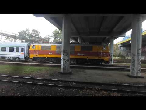 EP09-046 (EU: 150 010-3) z iC 83102 "KOSSAK" (SZCZ.GŁ.-KR.GŁ.) - przelot pod wiaduktem blisko WGB