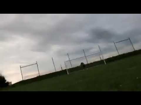 Tak broni 16 letni bramkarz w B klasie na treningu