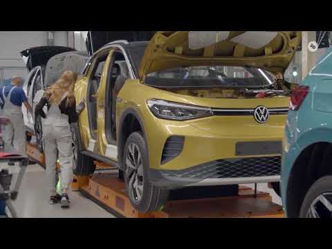 , title : 'مصنع فولكس فاجن - بدأ للإنتاج اي دي 4 في تسفيكاو VW ID4 Production Factory begins in Zwickau'