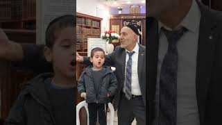 אדון עולם אשר מלך מפי תינוקות דל בית רבן (בית הכנסת מוסאיוף) - התמונה מוצגת ישירות מתוך אתר האינטרנט יוטיוב. זכויות היוצרים בתמונה שייכות ליוצרה. קישור קרדיט למקור התוכן נמצא בתוך דף הסרטון