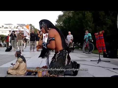 Dancing on the floor by Alexandro Querevalú 1 hour loop
