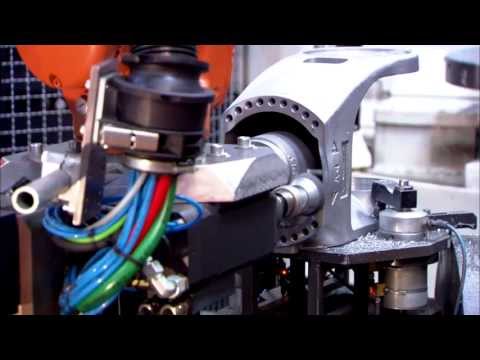 KR QUANTEC loading and unloading a machine tool